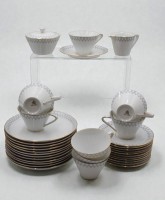 Auktion 366<br>Restservice, königl. priv. Tettau, 60er JahreMilch u. Zucker, 11x Tassen, 12x U.T., 12x Kuchenteller,  Tassen H-6,2cm