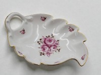 Auktion 366<br>Blattschale, Weimar, florale Bemalung, ca. H-5,7cm B-20,5cm