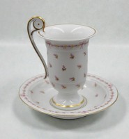 Auktion 366<br>Porzellan-Kaffeetasse mit Untertasse, Kaiser, Serie Romantica, Dekor Bordeaux, ca. H-13,5cm