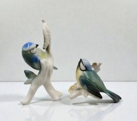 Auktion 366 / Los 9013 <br>2x div. Vogelfiguren, Unterglasurfarben, ungemarkt, ca. 14,2cm
