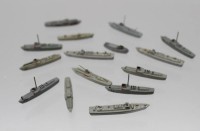 Auktion 366<br>15x Schiffsminiaturen, Wiking, älter, militär. Schiffe,  Metall/Kunststoff, ca. 1,5 bis 3cm