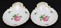 Auktion 366<br>2 Muschelschalen "Meissen" rote Rose, 1.Wahl, 14x12 cm