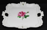 Auktion 366<br>grosses Tablett "Rote Rose". Meissen, Schwertermarke,  2.Wahl, ca. 41x41 cm