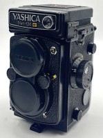 Auktion 366<br>YASHICA Mat-124 G, mit Tasche &amp; incl. Zubehör, Funktion nicht geprüft, Alters &amp; Gebrauchsspuren