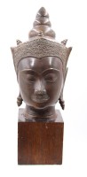 Auktion 366<br>Buddha Shakyamuni als "universellen Herrscher", auf Holzsockel, Bronze, ca. H-52cm