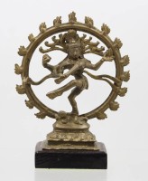 Auktion 366<br>Gott Shiva beim Tandava,  wohl Messing auf Holzsockel, ca. H-18cm
