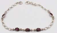 Auktion 366<br>Silber-Armkettchen mit lila Steinen, L-18,5 cm, 3,3 gr