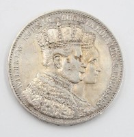 Auktion 366<br>preußischer Krönungstaler von 1861,  Krönung von Wilhelm I.  u. Frau Augusta, 18,25gr., D-3,3cm