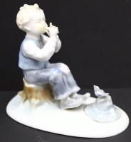Auktion 366<br>Flöte spielender Junge "Metzler&amp;Orloff" H-12 cm, L-14 cm