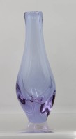 Auktion 366 / Los 10017 <br>lila Kunstglasvase, ca. 24,5cm, wohl Miloslav Klinger, Tschechien
