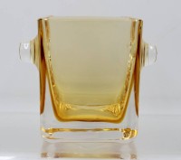 Auktion 366<br>Kunstglasvase, beidseitig Aufschmelzungen, ca. H-12,8cm B-10,5cm