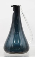 Auktion 366 / Los 10022 <br>Kunstglas-Henkelkrug, Gral Glas, blau/klar, ca. H-22,5cm