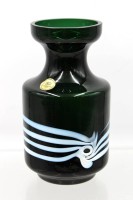 Auktion 366<br>Vase "Hutschenreuther" gr&uuml;n mit weiss, H-18,5 cm, D-10 cm, orig. Etikett