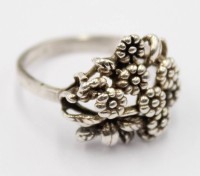 Auktion 366<br>Silberring mit Blütenmuster, RG 58, 3,9 gr