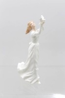 Auktion 366<br>Royal Doulton, "THINKING OF YOU" 1991, M&auml;dchen u. Taube, 1 Fl&uuml;gel besto&szlig;en, H-17cm