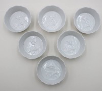 Auktion 366<br>6x Meissen Schälchen, weiß, Neuer Ausschnitt mit Relief "Steckenpferdreiter zu Osnabrück", je 1. Wahl, ca. H-3cm D-8cm