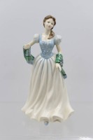 Auktion 366 / Los 8102 <br>Royal Doulton, "FLOWER OF SCOTLAND", 2000, Frau mit wei&szlig;em Kleid u. gr&uuml;nem Umhang, H-22cm