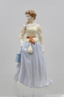 Auktion 366<br>Royal Doulton, "FAIR MAID", 1999, Frau in gelb/ hellblauem Rock, H-22cm