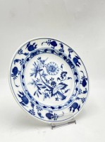 Auktion 366<br>7x Teller, Meissen Zwiebelmuster, 1x 1 Wahl Meissen, 2x Schwertermarke durchgestrichen, 4x Stadt Meissen, D- ca. 24cm