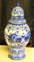 Auktion 366 / Los 9033 <br>grosse Deckelvase, orig. Delfts RAAM, Blaumalerei, handgemalt, signiert, H-60 cm