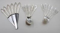Auktion 366<br>18 Besteckteile, 90er Auflage, Friesenmuster, Messer ca. L-24cm