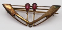 Auktion 366<br>Jugendstil Double-Brosche mit 2 roten Steinen, B-3,5 cm