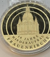 Auktion 366<br>XXL MEDAILLE - Frauenkirche zu Dresden - 70 MM &amp; 110 GRAMM, boxed, PP, nur Plastikbox mit Kratzern
