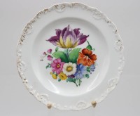Auktion 366<br>f&uuml;her Teller, Meissen, Schwertermarke, Blumenbemalung und Goldzier, berieben, ca. D-18,5cm