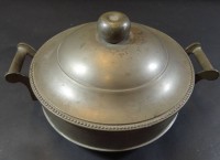 Auktion 366<br>gr. Zinn-Deckelterrine, dat. 1841, H-12 cm, D-20 cm