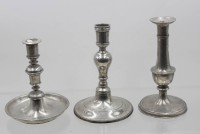 Auktion 366<br>3x div. Zinnleuchter, 19. Jhd., ca. H-14 bis 17cm