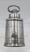 Auktion 366<br>Zinn-Feldflasche, wohl 18./19. Jhd., monogrammiert, ca. H-18cm