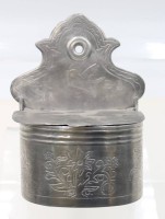 Auktion 366<br>Salzgef&auml;&szlig;, Zinn, datiert 1814, Deckel mit Sinnspruch, Ulm, aus der Zeit ?, ca. H-16cm B-13cm T-8,5cm