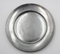 Auktion 366<br>antiker Zinn-Teller, Namensgravuren und datiert 1775, D-22cm