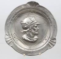 Auktion 366<br>Relief-Teller, Zinn, älter, wohl Hermes, ca. D-26,3cm