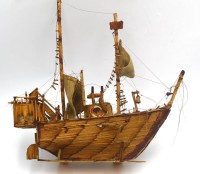 Auktion 366 / Los 16010 <br>altes Schiffsmodell aus Streichh&ouml;lzern gefertigt, H-35 cm, L-32 cm