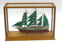 Auktion 366<br>Metall Modell der "Alexander von Humboldt" in Glaskasten, diese H-13 cm, L-18 cm