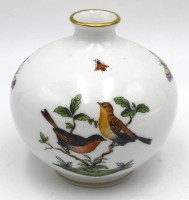 Auktion 366<br>kl. Kugelvase "Herend " Dekor Rothschild, H-10,5 cm, D-ca. 11 cm