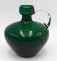 Auktion 366<br>grosse Henkelvase, gr&uuml;n mit klaren Griff, H-20 cm, D-19 cm