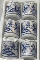 Auktion 366<br>Vintage-Kerzenhalter-Set mit 6 Stück, "Funny Design" West Germany, Zwiebelmuster, D-ca. 2 cm, H-3 cm
