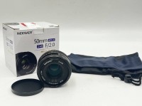 Auktion 366 / Los 14538 <br>NEEWER Objektiv, 50mm/ F-2.0, Multi Coated, mit Tasche &amp; Putztuch, in orig. Karton,