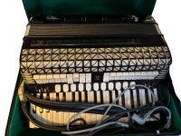 Auktion 366 / Los 16015 <br>elektr. Akkordeon "Hohner" Vox II ,