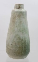 Auktion 366 / Los 9044 <br>hohe Vase, Kunstkeramik, signiert, gr&uuml;ne Glasur, ca. H-30cm