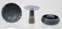 Auktion 374<br>3 Teile Kunstkeramik, 2x Leuchter und eine Schale, gemarkt, ca. H-5 bis 11cm