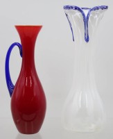 Auktion 366<br>2x div. Vasen, 1x Vetro Opalina, ca. H-25cm u. 21,5cm