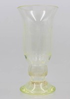 Auktion 366<br>Art-D&eacute;co Uranglas-Vase, kl. Chip und Ablagerungen, ca. H-17,8cm