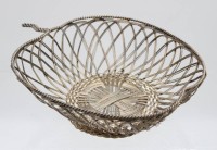 Auktion 366<br>Korbschale in Apfelform, versilbert, ca. H-8,5cm B-23,5cm