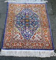 Auktion 366<br>Seidenteppich, 103x68 cm, guter Zustand