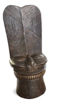Auktion 366<br>Miniatur Batcham Maske bzw H&auml;uptlingsstuhl, Tropenholz, H-36 cm, B-15 cm