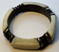 Auktion 366<br>Armband aus Horn, D-8 cm, 49,5 gr.