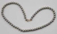 Auktion 366<br>Modeschmuck-Perlenkette mit 585er GG-Schlie&szlig;e, ca. L-40cm